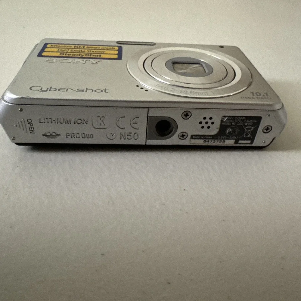 Sony Cyber shot DSC W180 Digital 10.1 MP 3x Optical Zoom Untested